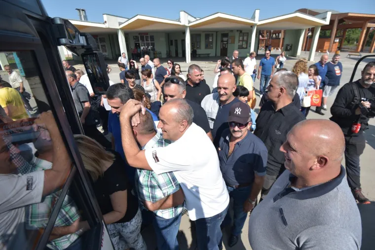 Lički HDZ-ovci, prista&scaron;e Darka Milinovića, u četiri autobusa dolaze u Zagreb u sredi&scaron;njicu HDZ-a, gdje očekuju da ih poslijepodne primi vrh stranke.