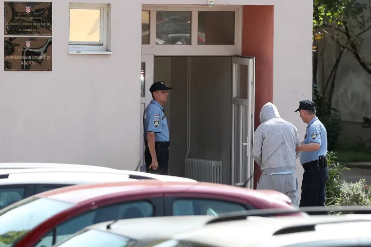 MARIN KAMENIČKI DOVEDEN U DRŽAVNO ODVJETNIŠTVO: Prenoćio je u pritvoru, po izlasku iz auta vidno je šepao