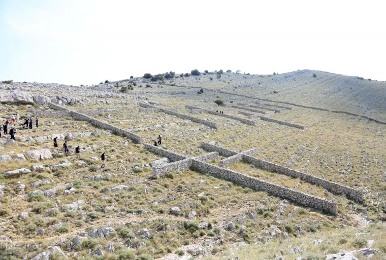 Na otoku Kornatu obilježena je 11. obljetnica stradanja 12 vatrogasaca iz &Scaron;ibenika, Vodica i Tisnog.