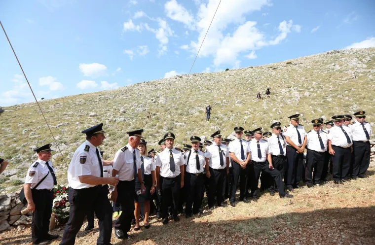 Na otoku Kornatu obilježena je 11. obljetnica stradanja 12 vatrogasaca iz &Scaron;ibenika, Vodica i Tisnog.