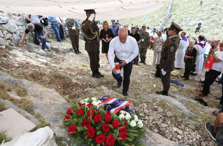 Na otoku Kornatu obilježena je 11. obljetnica stradanja 12 vatrogasaca iz &Scaron;ibenika, Vodica i Tisnog.