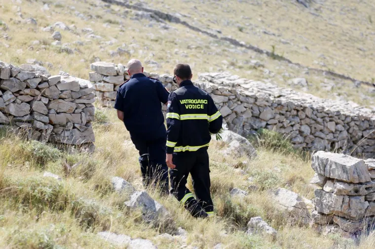 Na otoku Kornatu obilježena je 11. obljetnica stradanja 12 vatrogasaca iz &Scaron;ibenika, Vodica i Tisnog.