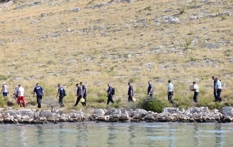 Na otoku Kornatu obilježena je 11. obljetnica stradanja 12 vatrogasaca iz &Scaron;ibenika, Vodica i Tisnog.