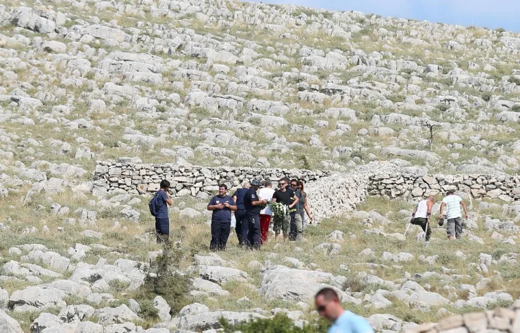 Na otoku Kornatu obilježena je 11. obljetnica stradanja 12 vatrogasaca iz &Scaron;ibenika, Vodica i Tisnog.