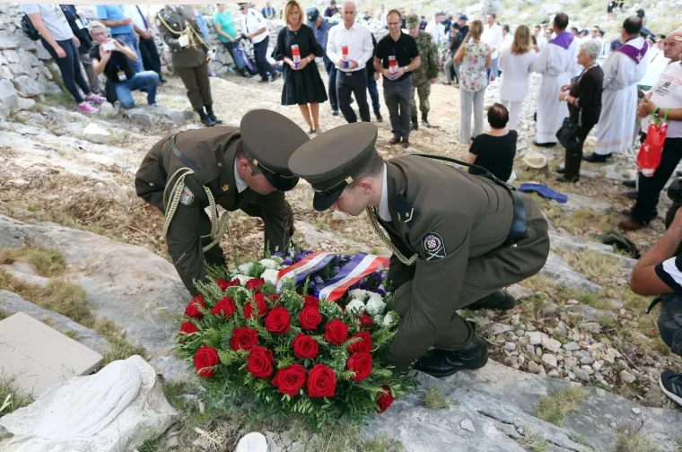 Na otoku Kornatu obilježena je 11. obljetnica stradanja 12 vatrogasaca iz &Scaron;ibenika, Vodica i Tisnog.