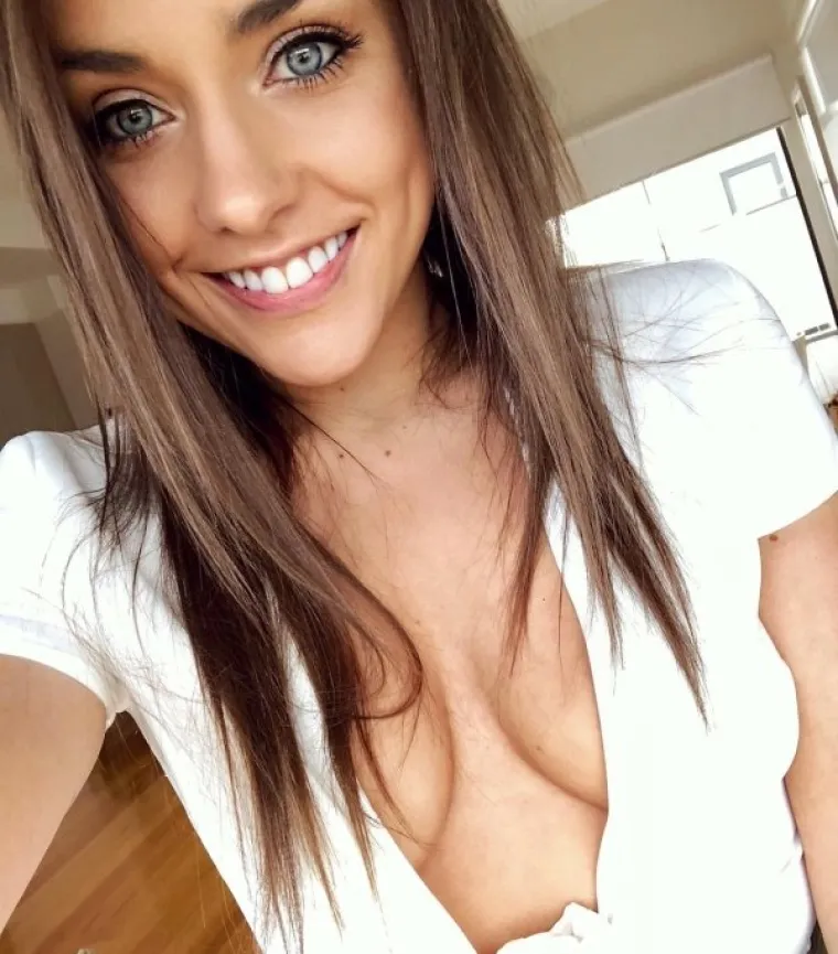 PRAVI ADUTI: Uporono u prvi plan izbacuju guze i grudi, a svi im i dalje govore da su slatke