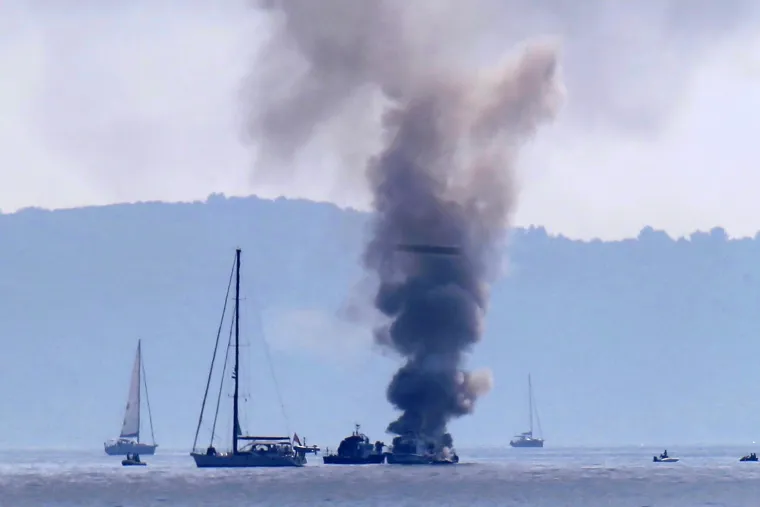 Požar na brodu u Bračkom kanalu