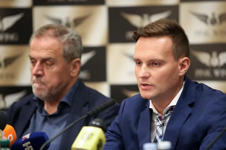 HRVATSKA ZLATNA MLADEŽ: Utjecajni sponzori, lijepe djevojke i brzi auti