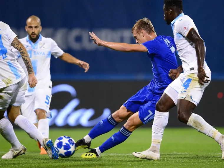 Dinamo i Hajduk igrali su u nedjelju derbi hrvatskog prvenstva. Uzbudljiv susret 6. kola domaće lige igran je na stadionu Maksimir.