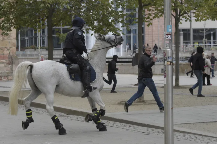 Devetero ozlijeđenih u okr&scaron;aju ljevičara i desničara u Chemnitzu