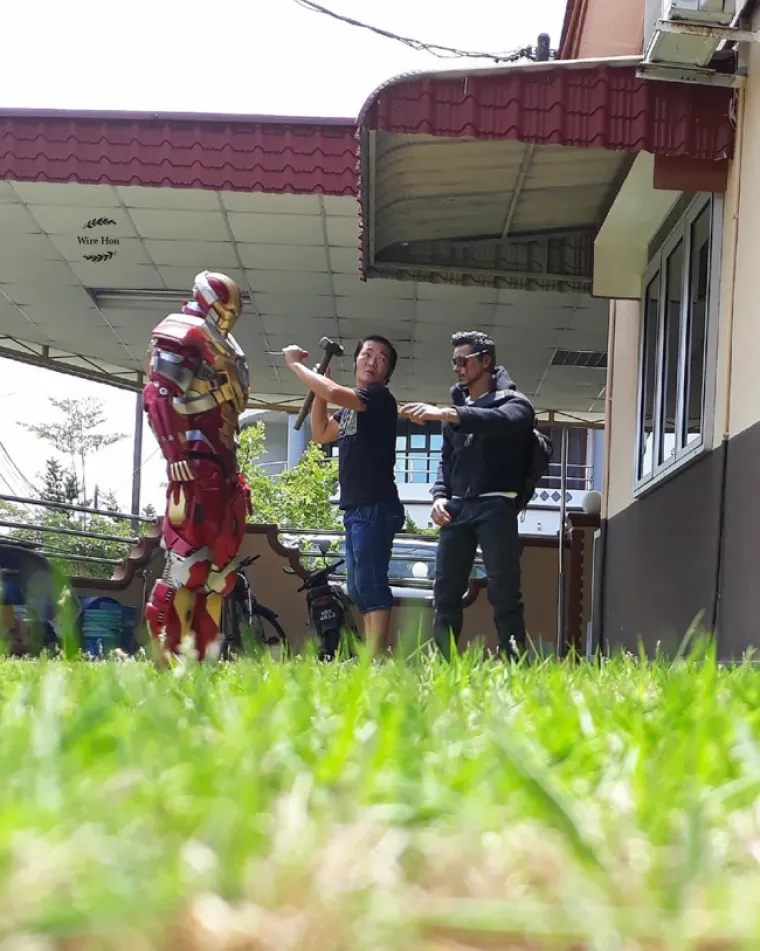 DEADPOOL MU PERE TERASU, A SPIDERMAN VE&Scaron;: Fotograf se poigrao Marvelovim junacima, žena nije ba&scaron; sretna Crnom udovicom