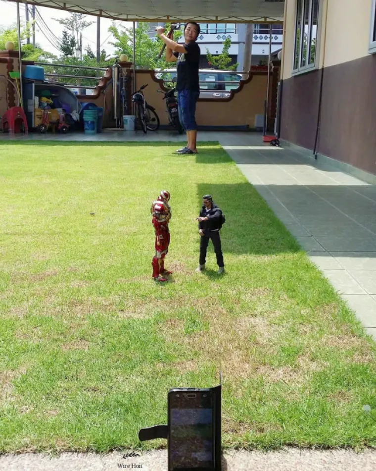 DEADPOOL MU PERE TERASU, A SPIDERMAN VE&Scaron;: Fotograf se poigrao Marvelovim junacima, žena nije ba&scaron; sretna Crnom udovicom