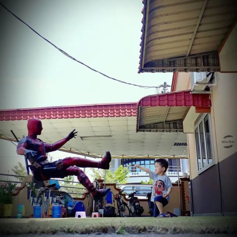 DEADPOOL MU PERE TERASU, A SPIDERMAN VE&Scaron;: Fotograf se poigrao Marvelovim junacima, žena nije ba&scaron; sretna Crnom udovicom