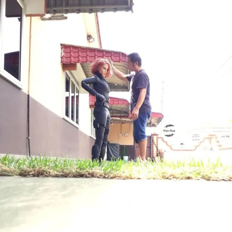 DEADPOOL MU PERE TERASU, A SPIDERMAN VE&Scaron;: Fotograf se poigrao Marvelovim junacima, žena nije ba&scaron; sretna Crnom udovicom