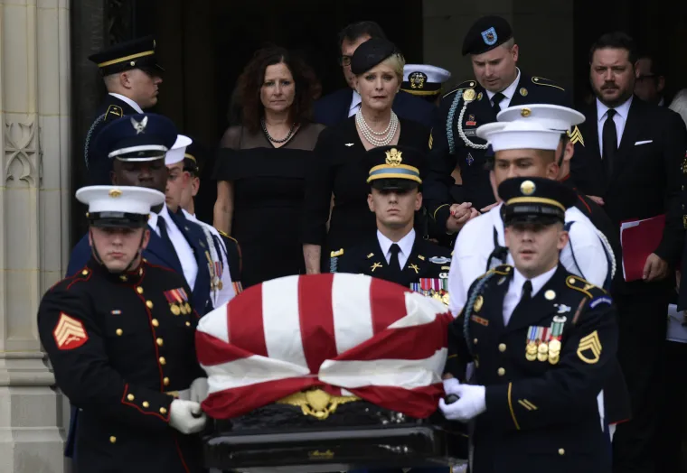 Na privatnoj ceremoniji pokopan John McCain