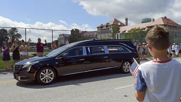 Na privatnoj ceremoniji pokopan John McCain