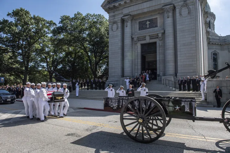 Na privatnoj ceremoniji pokopan John McCain