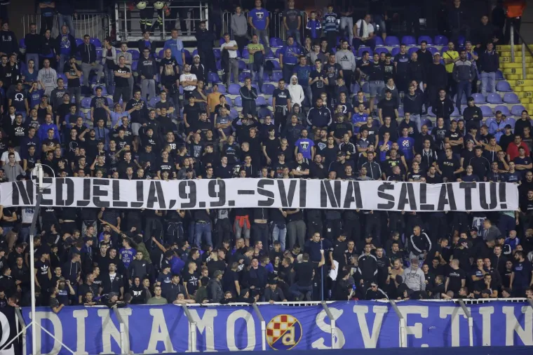 VATRENO NA TRIBINAMA: Navijači zapalili atmosferu na maksimirskom derbiju; podigli i poruke