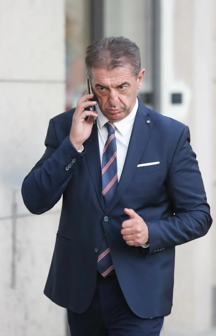 Ipak posao ne može čekati