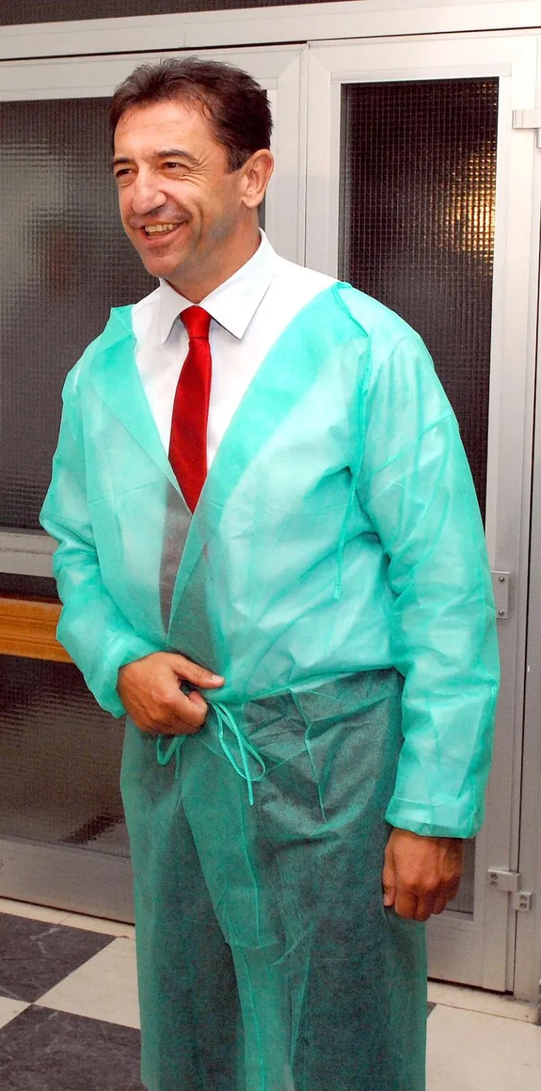 ŽENE GA ŽELE, ALI NE I HDZ: Darko Milinović gol zalijevao cvijeće, dragao mace i tjerao pčele