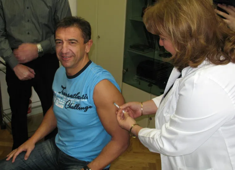 ŽENE GA ŽELE, ALI NE I HDZ: Darko Milinović gol zalijevao cvijeće, dragao mace i tjerao pčele