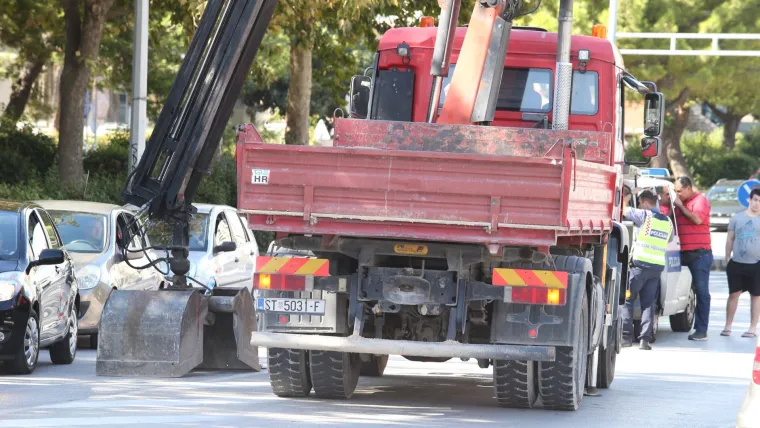 FOTO Užas u Splitu: Kamionom oborio pje&scaron;aka i vukao ga 20-ak metara