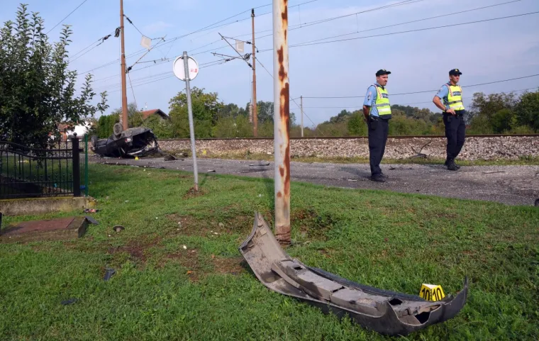 TRAGEDIJA U SLAVONIJI: U naletu vlaka na automobil poginuo otac dvoje djece