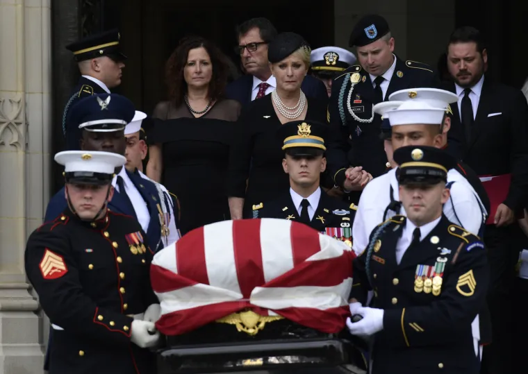 Na privatnoj ceremoniji pokopan John McCain