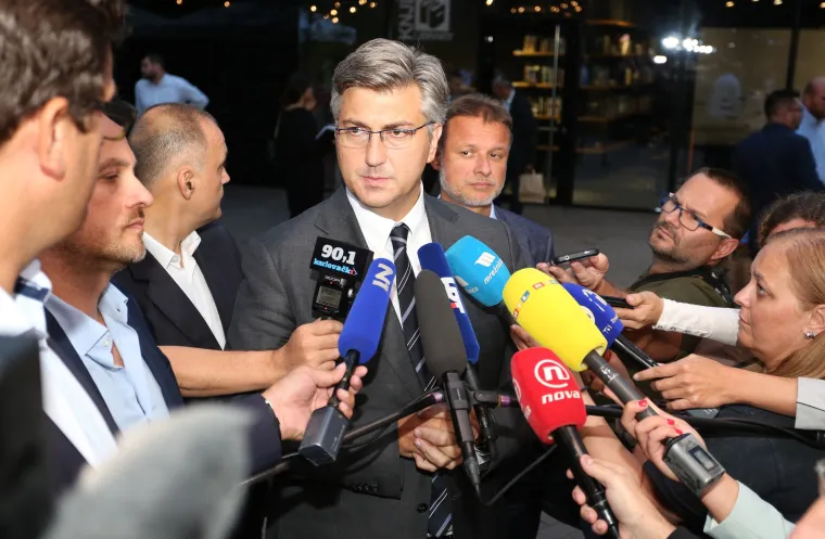 Plenković dao izjavu nakon zavr&scaron;ene sjednice Predsjedni&scaron;tva i Nacionalnog vijeća HDZ-a