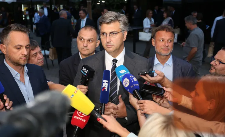 Plenković dao izjavu nakon zavr&scaron;ene sjednice Predsjedni&scaron;tva i Nacionalnog vijeća HDZ-a