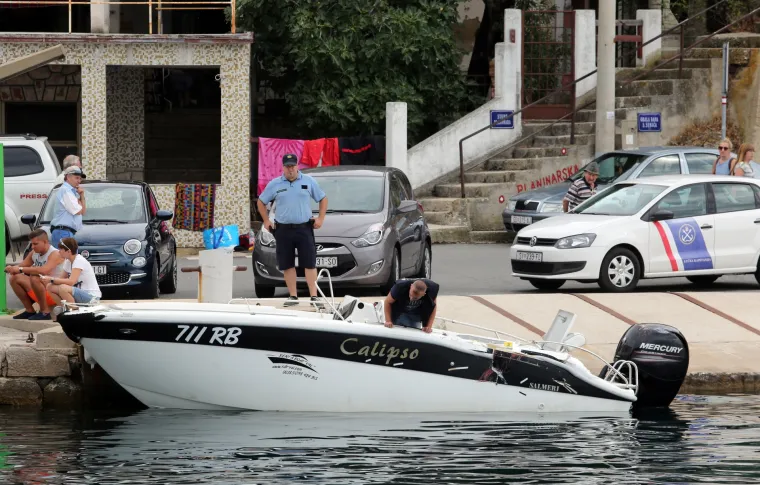 FOTO Jablanac: Očevid u luci nakon sudara turističkog broda i glisera