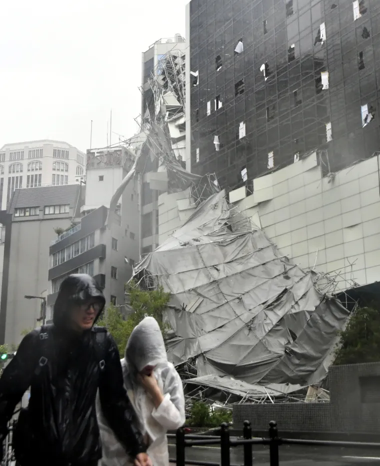 Japan pogodio tajfun Jebi: Najsnažnija oluja zadnjih 25 godina odnijela &scaron;estero života?