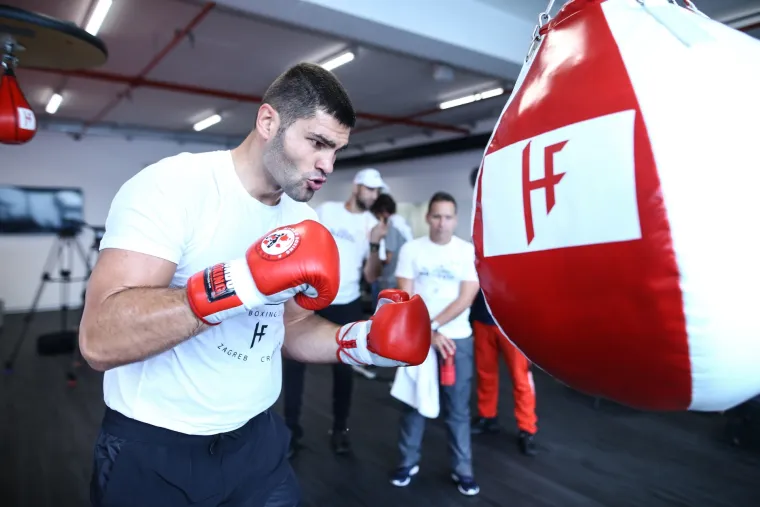 Pogledajte kako je bilo na treningu Filipa Hrgovića uoči subotnjeg meča s Amirom Mansourom