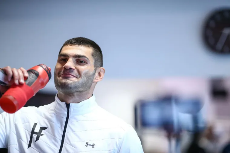 SVE JE SPREMNO ZA SUBOTNJI SPEKTAKL: Hrgović odradio trening uoči meča sa Mansourom