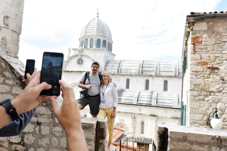 AFP-OV FOTOGRAF KOJI SE VESELIO S VATRENIMA GOSTUJE NA JADRANU: S obitelji obišao šibenske znamenitosti