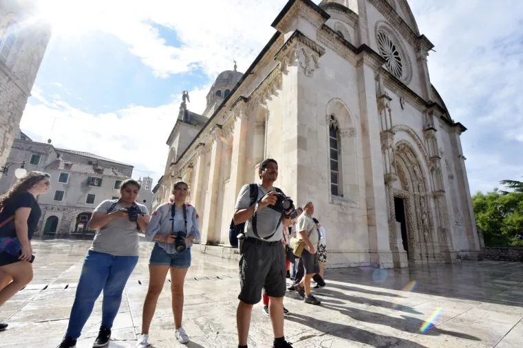 AFP-OV FOTOGRAF KOJI SE VESELIO S VATRENIMA GOSTUJE NA JADRANU: S obitelji obišao šibenske znamenitosti