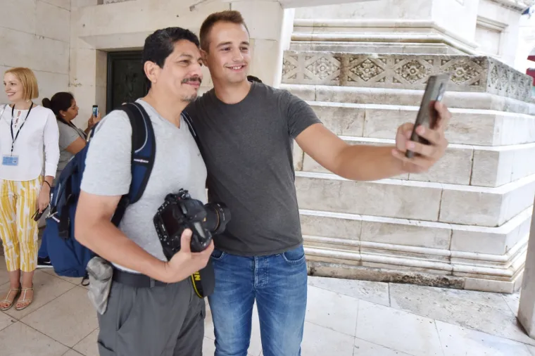 AFP-OV FOTOGRAF KOJI SE VESELIO S VATRENIMA GOSTUJE NA JADRANU: S obitelji obi&scaron;ao &scaron;ibenske znamenitosti