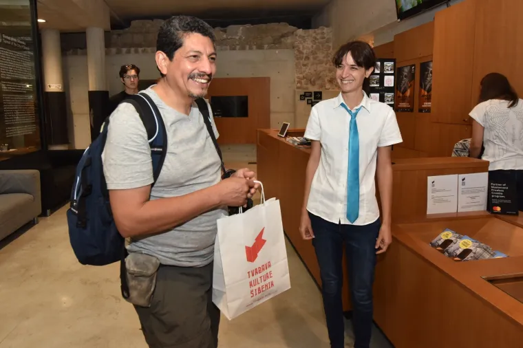 AFP-OV FOTOGRAF KOJI SE VESELIO S VATRENIMA GOSTUJE NA JADRANU: S obitelji obi&scaron;ao &scaron;ibenske znamenitosti