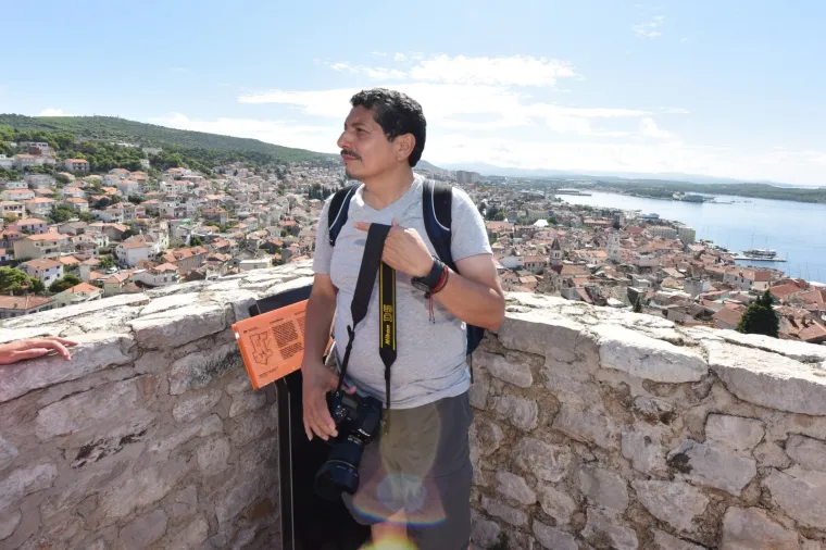 AFP-OV FOTOGRAF KOJI SE VESELIO S VATRENIMA GOSTUJE NA JADRANU: S obitelji obi&scaron;ao &scaron;ibenske znamenitosti