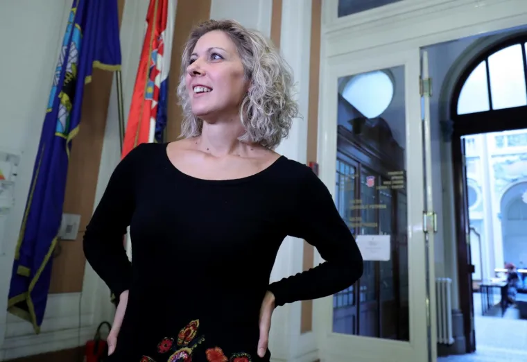 'Nesvrstana' djevojčica ipak na nastavi: Pred medije stali njena majka i ravnatelj &scaron;kole