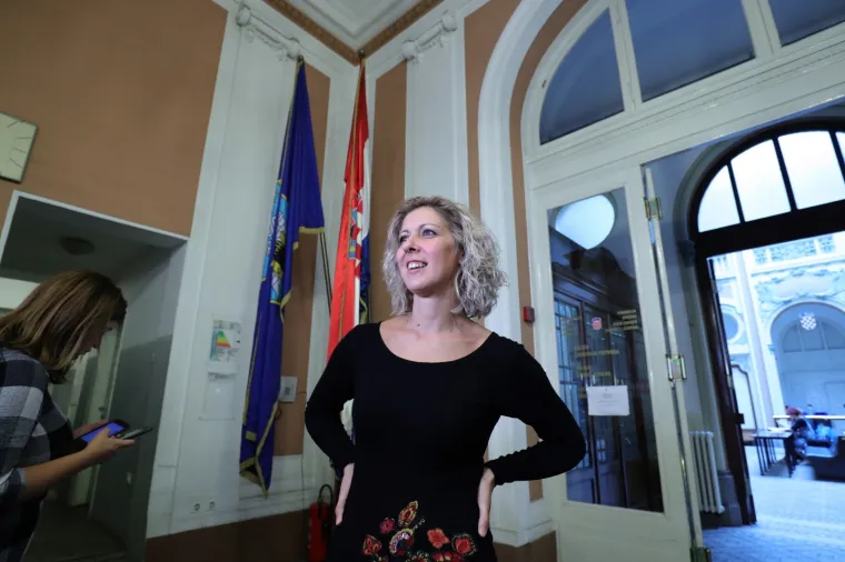 'Nesvrstana' djevojčica ipak na nastavi: Pred medije stali njena majka i ravnatelj &scaron;kole