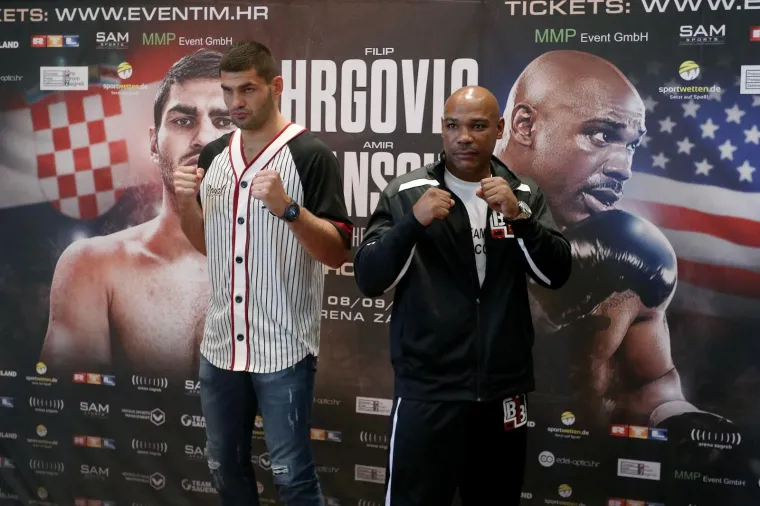 Najbolji hrvatski boksač Filip Hrgović (26) u subotu u Areni Zagreb ulazi u ring u kojem će snagu i znanje odmjeriti protiv Amira Mansoura (46) za internacionalni pojas prema WBC-u, a danas je u zagrebačkoj Esplanadi održana konferencija uoči spektakla. 
