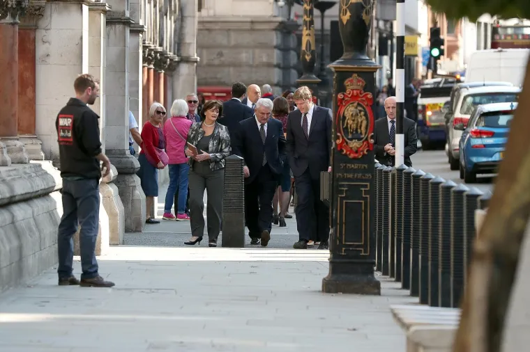 Ivica Todorić u pratnji svog odvjetničkog tima, Jadranke Sloković ii Cherie Blair, došao je na Visoki sud Royal Courts of Justice gdje je zakazano ročište o njegovom izručenju Hrvatskoj.