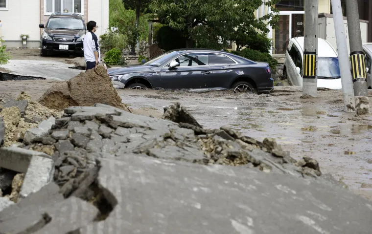 Panika u Japanu: Snažni potres izazvao klizi&scaron;te, ima ozlijeđenih, neki ostali zarobljeni