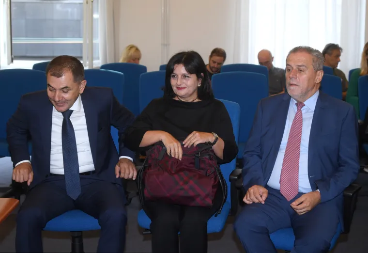 Suđenje Milanu Bandiću, Ivici Lovriću i Zdenki Palac u predmetu &scaron;tandovi