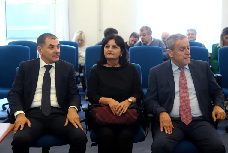 Suđenje Milanu Bandiću, Ivici Lovriću i Zdenki Palac u predmetu &scaron;tandovi