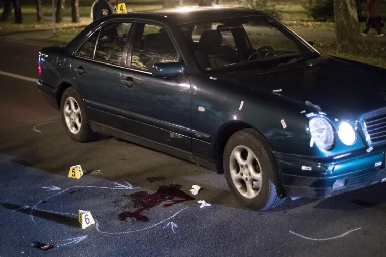 U Ulici Mate Lovraka kod OS Vjenceslava Novaka, na djevojcicu je naletio automobil marke Mercedes. Policija obavlja očevid.
