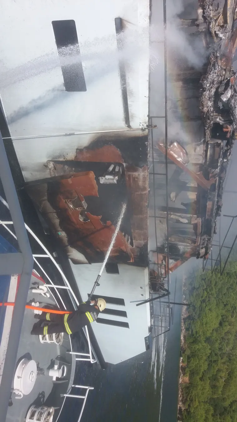 PLANULA JAHTA KOD DUBROVNIKA: Spa&scaron;eno 13 ljudi, pogledajte kako izgleda pakao na moru