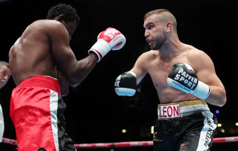 Zagreb je večeras na boksačkoj karti svijeta. U Areni su u tijeku predborbe, u i&scaron;čekivanju glavnog meča večeri - dvoboja Filipa Hrgovića i Amira Mansoura.