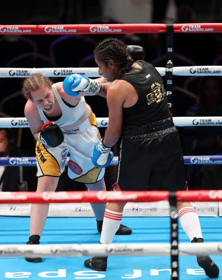 Zagreb je večeras na boksačkoj karti svijeta. U Areni su u tijeku predborbe, u i&scaron;čekivanju glavnog meča večeri - dvoboja Filipa Hrgovića i Amira Mansoura.